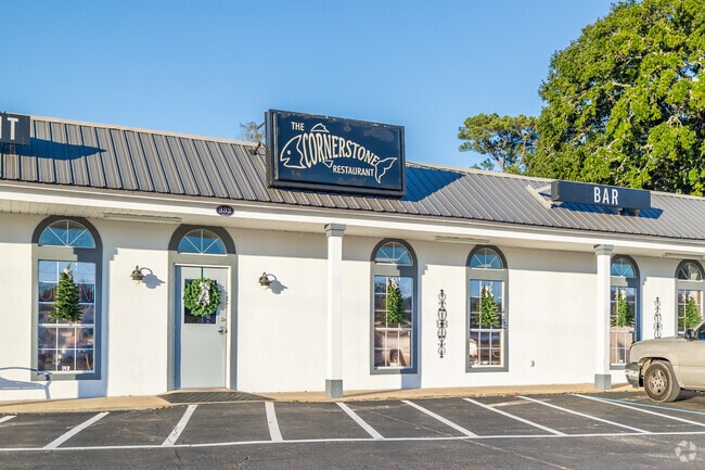 Enjoy some cozy dinner meals at Cornerstone Restaurant in Gautier, MS.