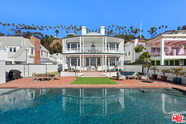 Foto del edificio - 605 Palisades Beach Rd