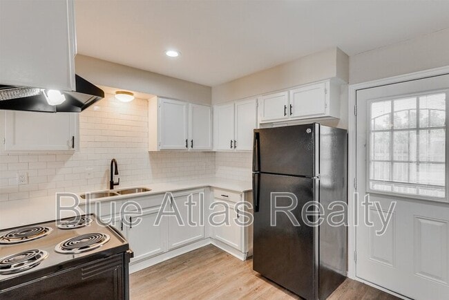 Photo - 406 Noble Avenue - B Apartments