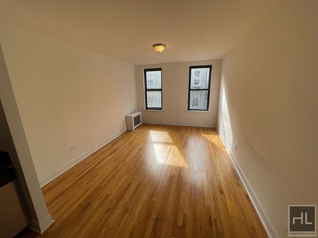 Building Photo - E 89 ST