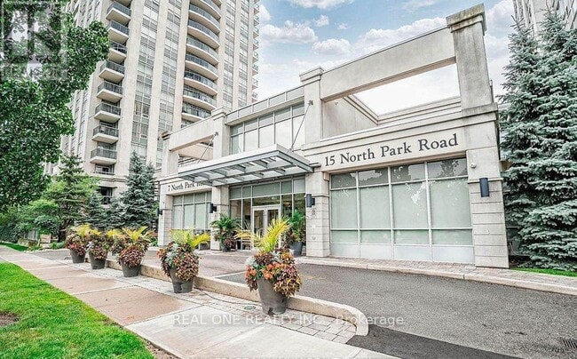 Photo du bâtiment - 15-815 N Park Rd