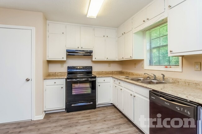 Building Photo - 5237 Westhill Dr NW