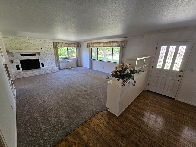 Building Photo - 4 Bedroom Home on Over 1 Acre in Los Osos!