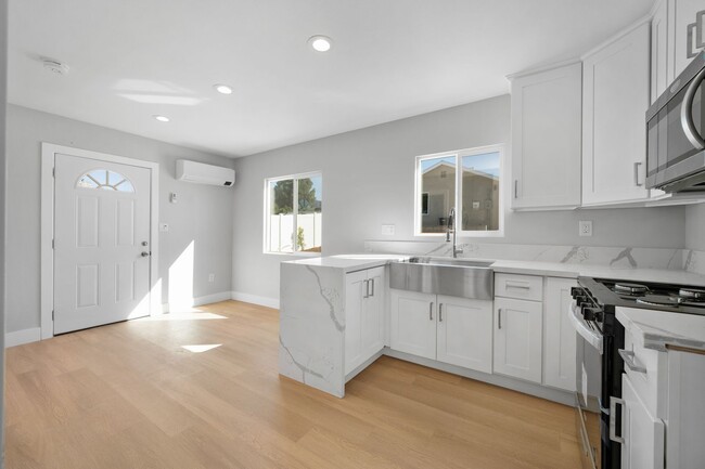 Building Photo - 1318 Malachite Ave