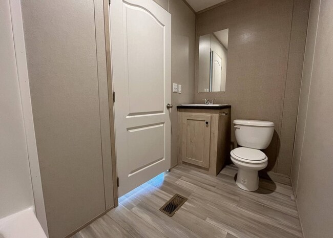 Building Photo - 3110 Victory Dr