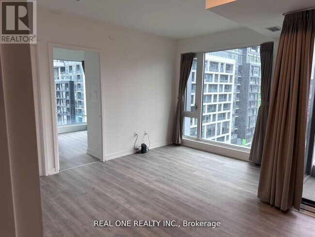 Photo du bâtiment - 158 Front St E