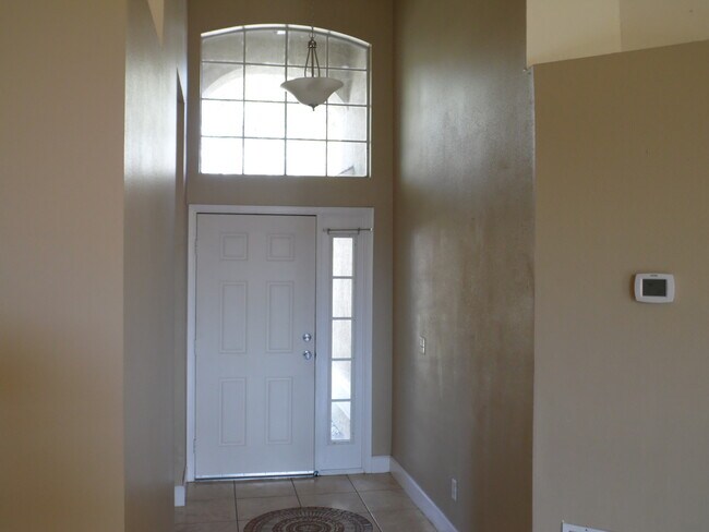 Foto del edificio - Cozy home in quiet cul-de-sac! NO CARPET!