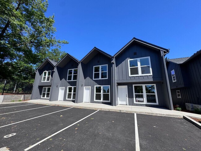 Foto del edificio - 1/2 OFF FIRST MONTHS RENT! New Construction, Beautiful, Townhomes! 2 & 3 BEDRM UNITS AVAILABLE