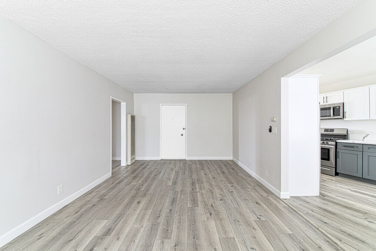 Foto principal - 125 E Spring St