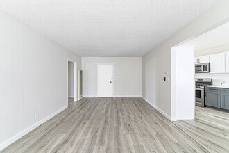 Building Photo - 125 E Spring St