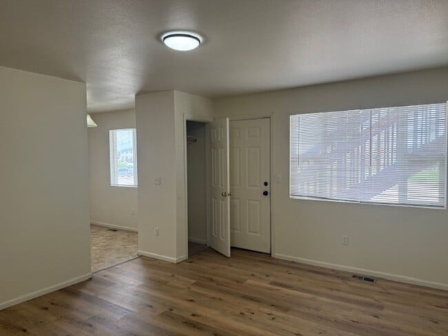 Building Photo - 304 Snyder Ave
