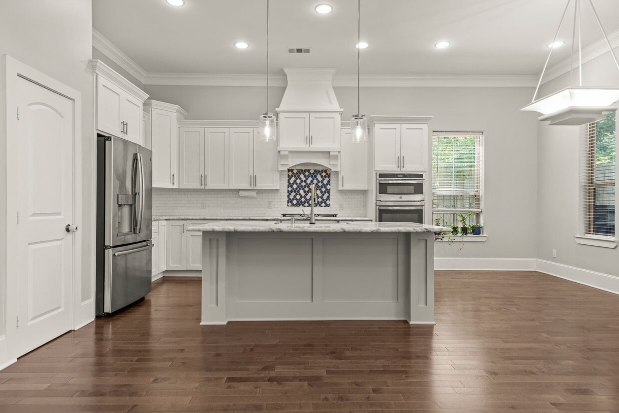 Foto principal - 8550 Ridgepoint Dr