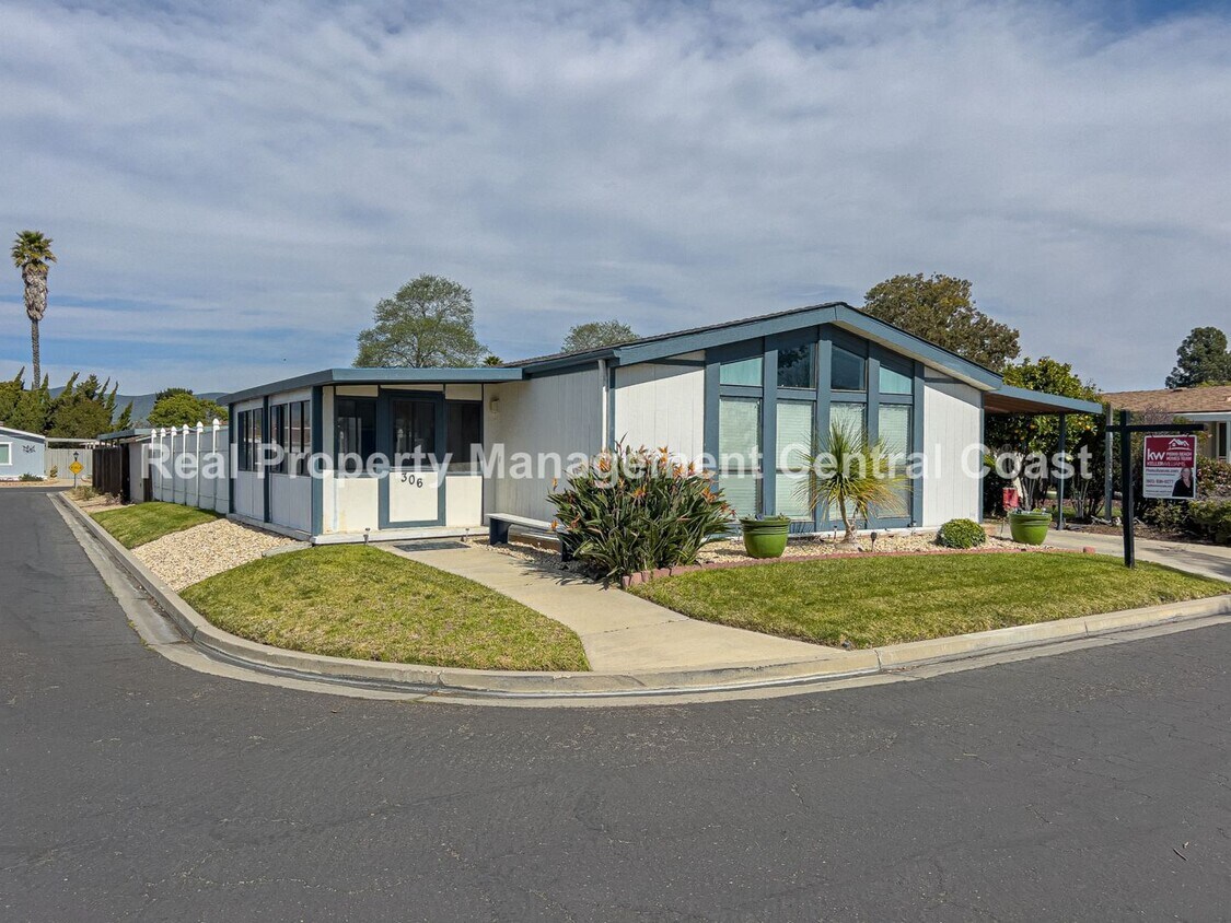 Primary Photo - AVAILABLE NOW - Updated Home in 55+ Commun...
