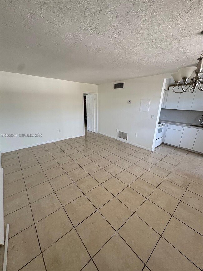 Foto del edificio - 1515 NE 125th Terrace