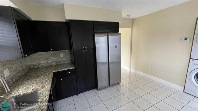 Foto del edificio - 1733 NE 56th Ct