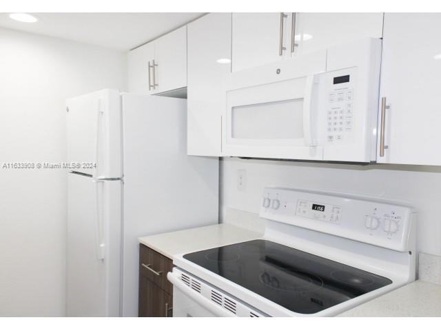 Building Photo - 1339 W 49th Pl