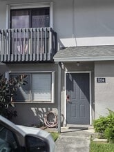 Building Photo - 5204 Bayside Dr