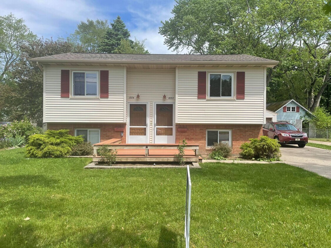 1882 Walnut St, Holt, MI 48842 Townhome Rentals in Holt MI