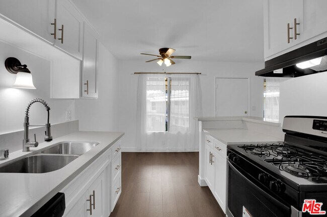 Foto del edificio - 1100 W Glendon Way