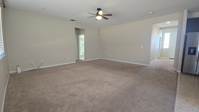 Foto del edificio - 4 BR 3 BA home available now