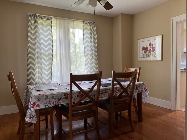 Dining room - 556 Hershey Rd