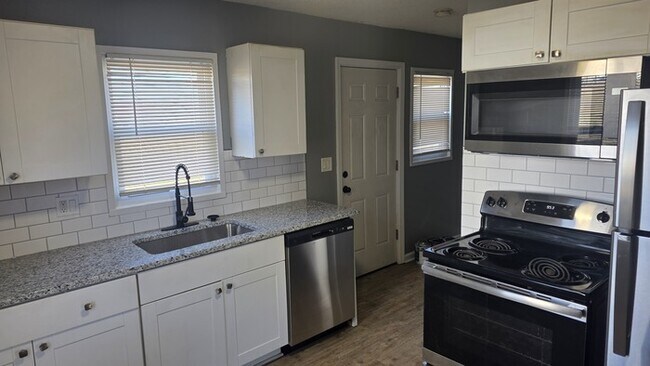 Foto del edificio - Section 8 Welcome All utilities paid 2 bed 1 bath duplex