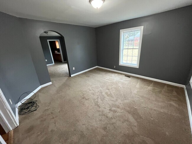 Building Photo - 633 6th St