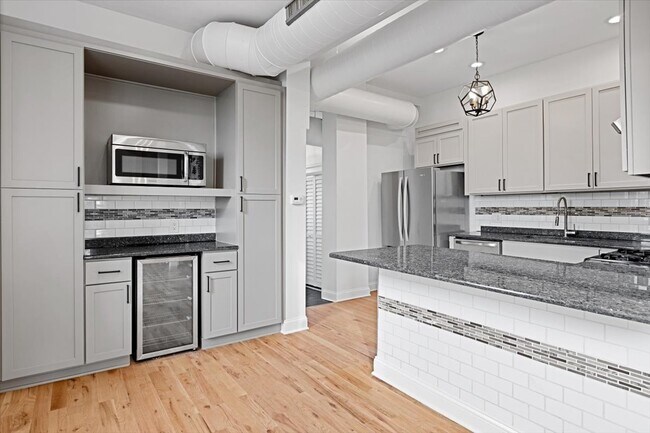 Foto del edificio - 2346 W Fullerton Ave