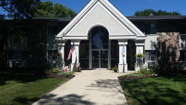 Building Entry - Graceland Garden Apartment Homes