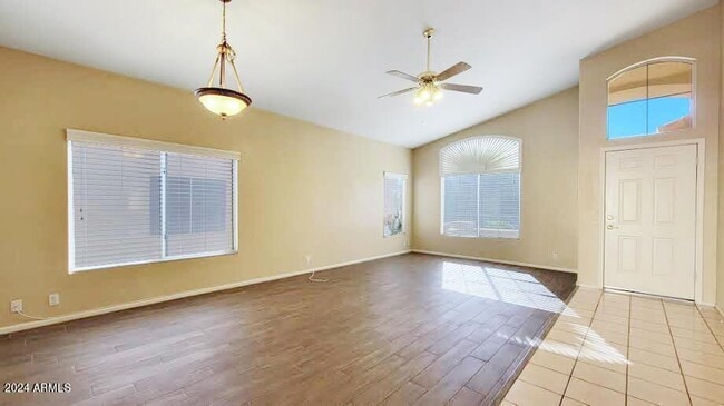 Foto del edificio - 9146 W Chino Dr