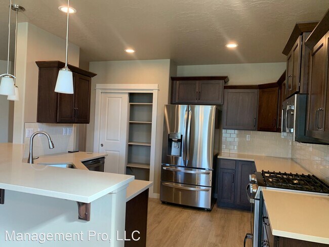 Building Photo - 3 br, 2 bath House - 7535 S. Corona Way