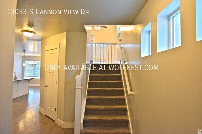 Building Photo - Beautiful 3 Bed Riverton Townhome! No Depo...