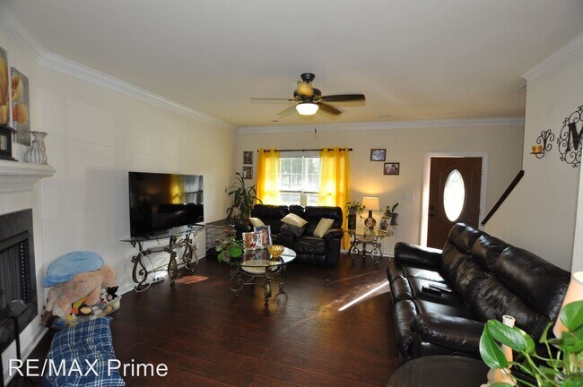 Building Photo - 4 br, 2.5 bath House - 1735 Airport Road