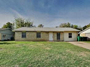 Building Photo - 116 Yorkshire Dr