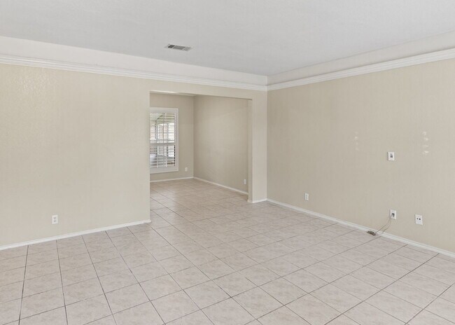 Building Photo - "Spacious 3-Bed Sanctuary with 2.5 Baths o...
