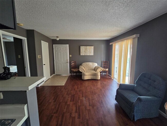 Foto del edificio - 2750 Holly Hall St