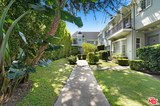 Foto del edificio - 1443 Hayworth Ave