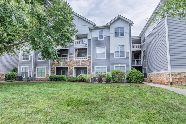 Building Photo - The Greens at Tryon