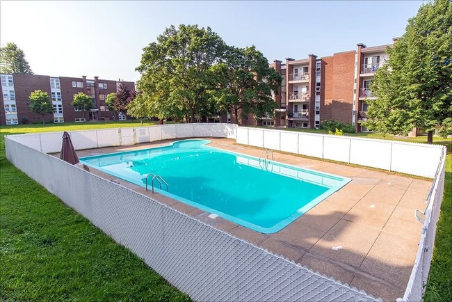 Building Photo - 3320 rue de la Monnerie