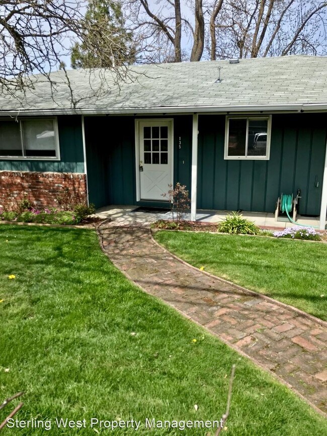 Building Photo - 3 br, 2 bath House - 135 W. Nevada St.