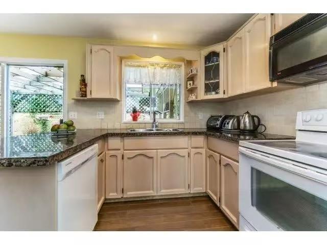 Photo du bâtiment - 15821-1106A 106a Ave