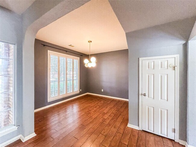 Foto del edificio - 1745 Dapplegrey Ln