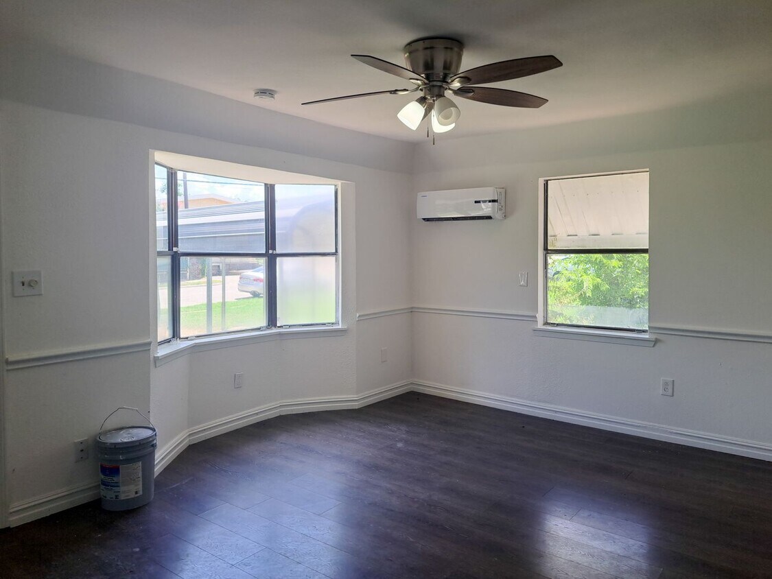 Foto principal - 3 bedroom / 2 bath
