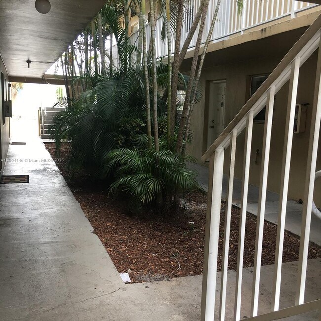 Foto del edificio - 16118 NE 21st Ave