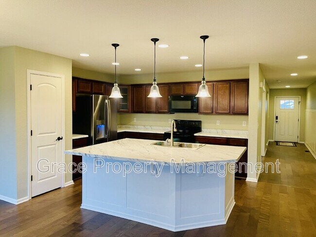 Foto del edificio - 3341 Hawthorne Ln
