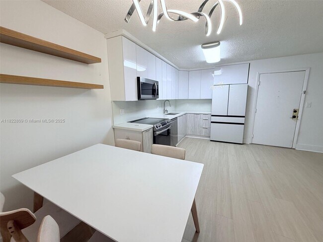 Building Photo - 9352 S Belfort Cir