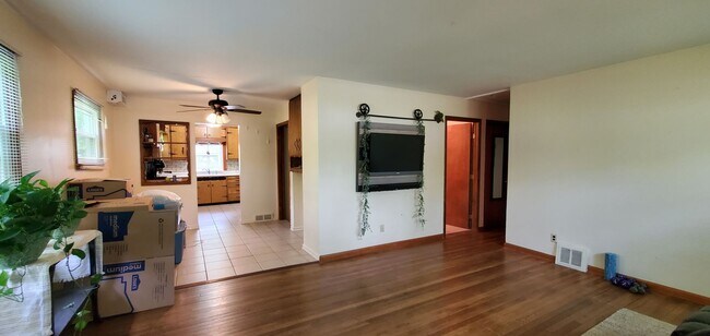 Building Photo - Charming House Located Near Downtown Trave...