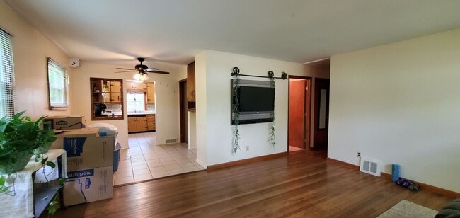 Foto del edificio - Charming House Located Near Downtown Trave...