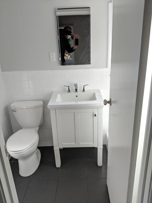 Foto del edificio - 984 Emerald Hill Rd