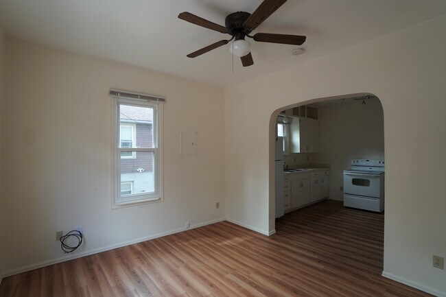 Foto del edificio - 824 Midland Ave